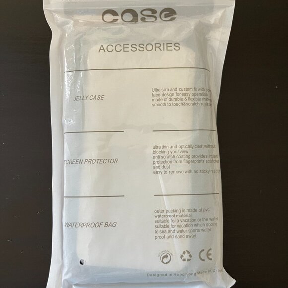 Iphone 13 Case With Screen Protector - Picture 3 of 3